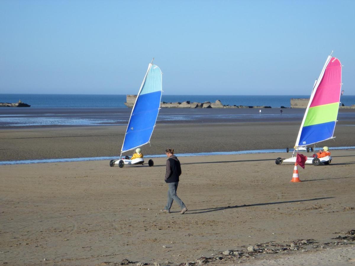 Gites "Plage" Ou "Pieds Dans L'Eau" En Front De Mer A Asnelles , 3Km D'Arromanches, 10Km De Bayeux Exterior foto